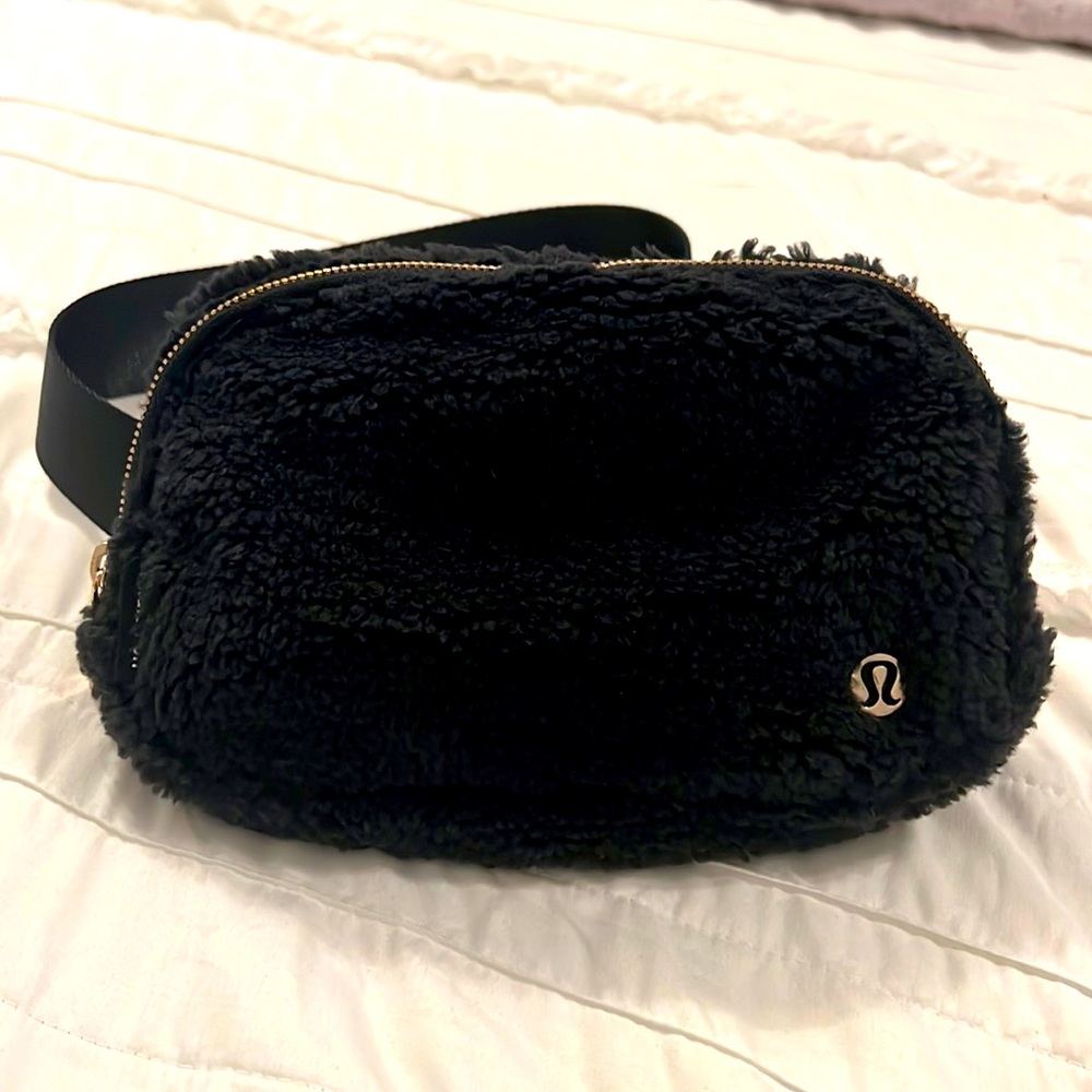 NWT Lululemon Everywhere Belt Bag *FleecE